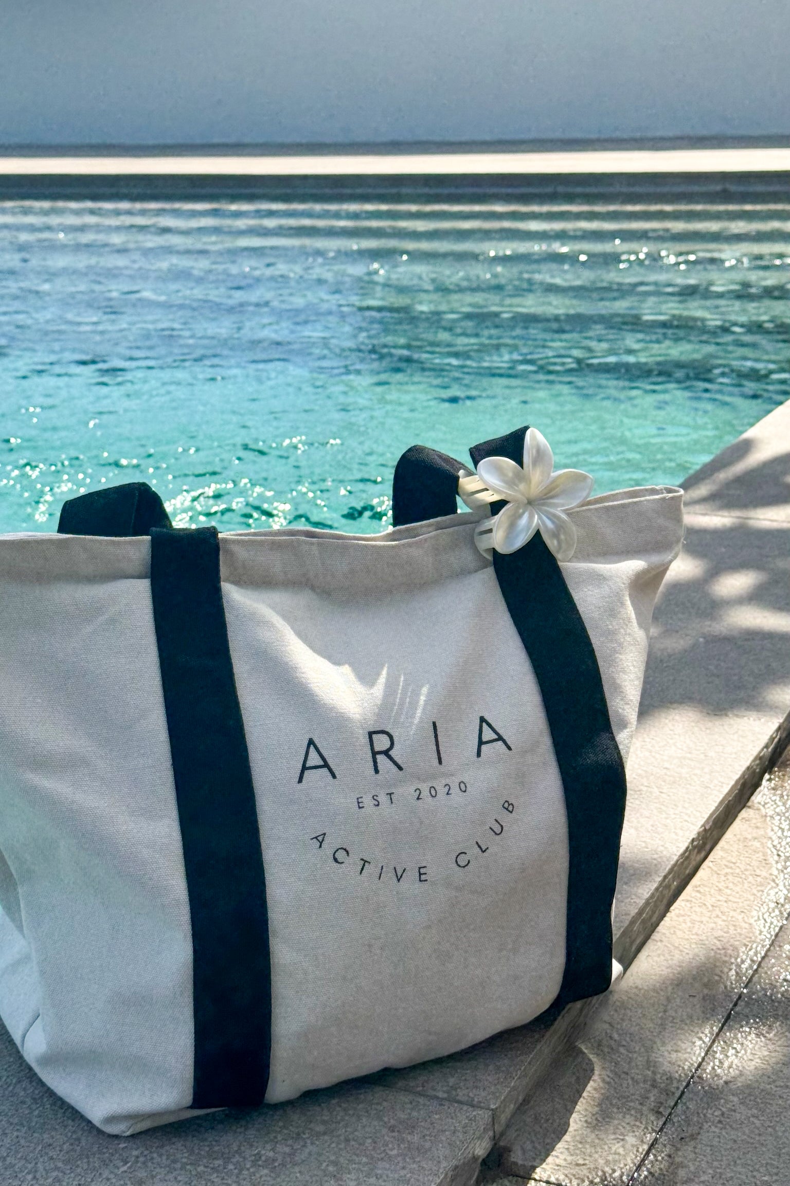 Aria Active Club Zip Up Tote - Cream